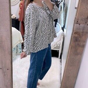 Zac & Rachel woman black & white safari print top size 2X